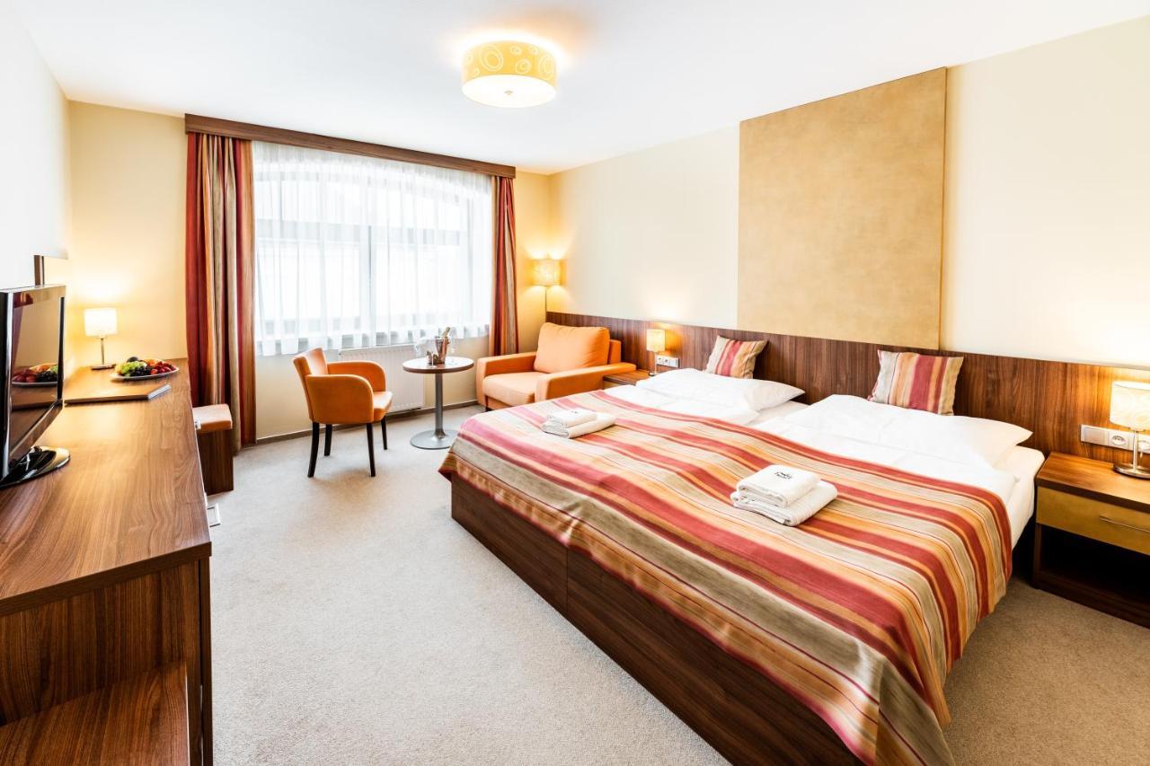 Hotel Artaban Zirovnice Экстерьер фото